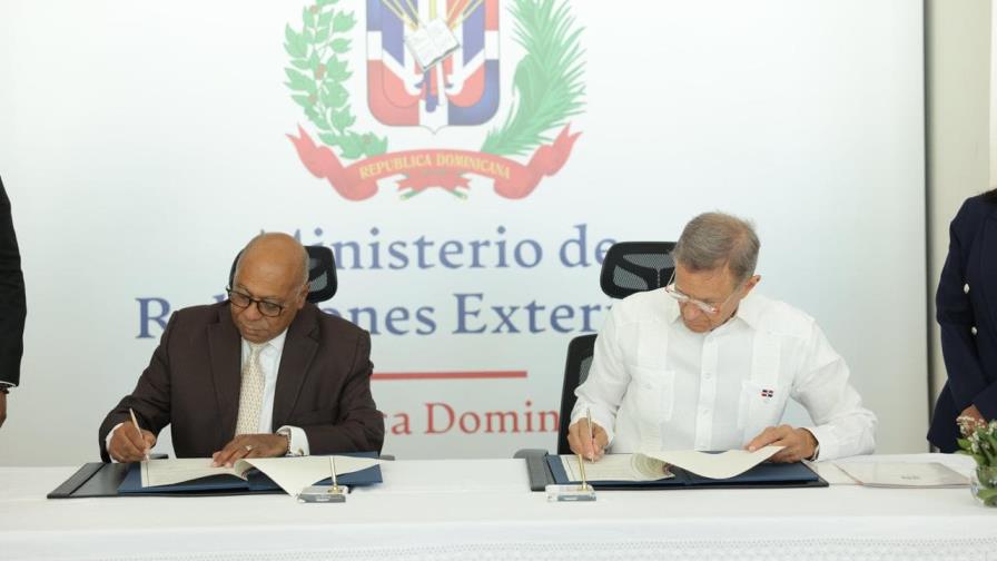 Mirex y la Liga Dominicana de Fútbol firman acuerdo para agilizar servicios consulares a jugadores