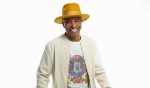 Tony Bravo estrena videoclip "Mares de agua de coco" bajo la dirección de Eddy Jiménez