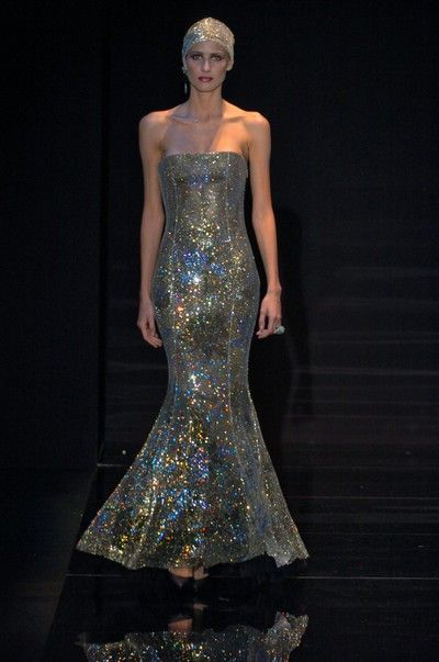 Parte de la colección Armani Privè para la temporada Primavera -Verano 2005, el debut de Armani en París.