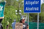 Ambientalistas avisan que persiste su batalla contra Alligator Alcatraz pese a nueva orden