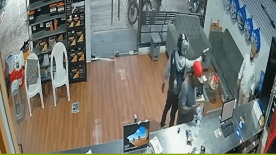 "No tenemos enemigos": esposa de comerciante baleado pide justicia tras el intento de asesinato