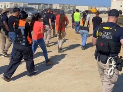 Autoridades migratorias detienen a 475 en planta de Hyundai