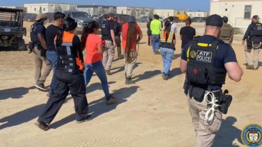 Más de 400 detenidos durante una redada migratoria en planta de Hyundai en Georgia, EE. UU. Más de 400 detenidos durante una redada migratoria en planta de Hyundai en Georgia, EE. UU.