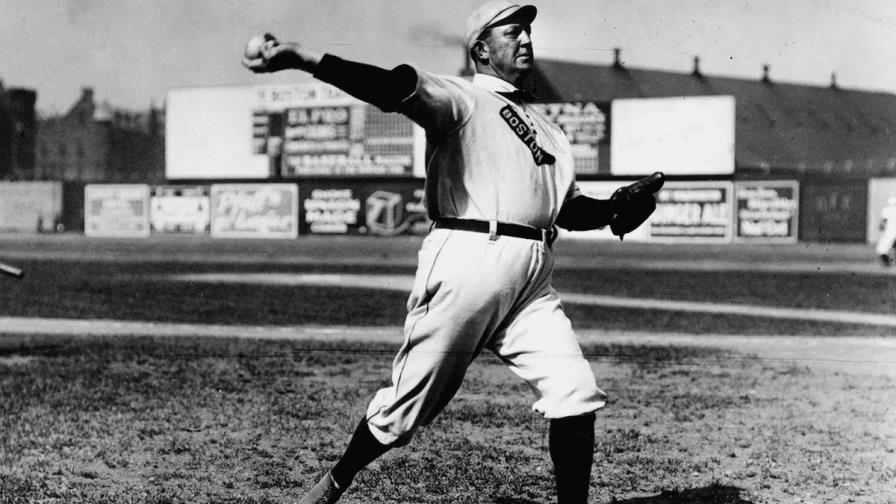 Cy Young y Babe Ruth lideran rotación de Boston Cy Young y Babe Ruth lideran rotación de Boston