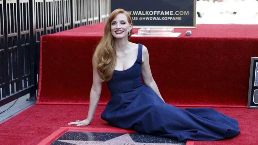 Jessica Chastain homenajeada por Al Pacino al recibir su estrella en el Paseo de la Fama
