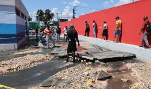 Rotura de tubería causa caos en la avenida Máximo Gómez con Ovando