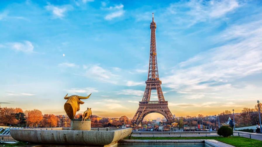 Una comisión trabaja en los nombres de 72 científicas que se grabarán en la Torre Eiffel Una comisión trabaja en los nombres de 72 científicas que se grabarán en la Torre Eiffel
