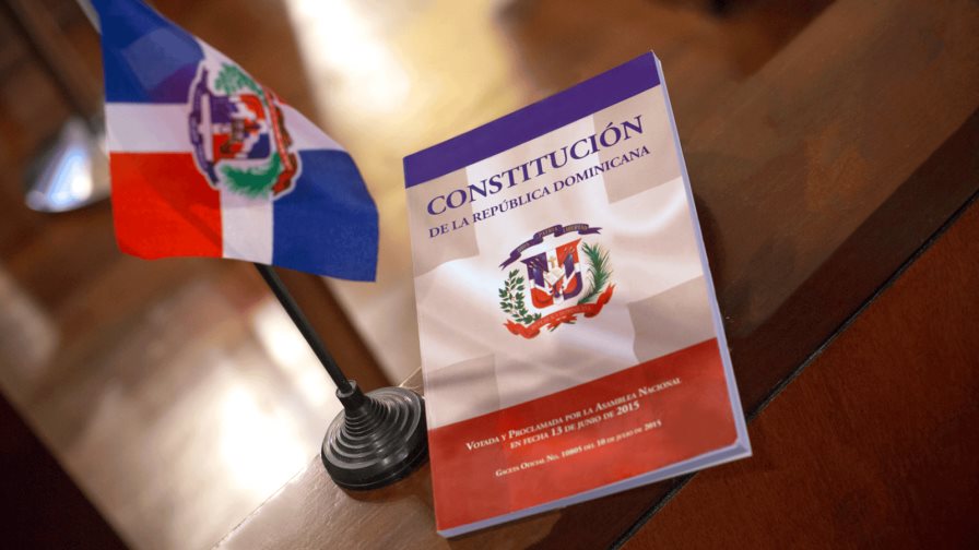 La bitácora del maestro: Crónicas constitucionales desde el aula pública