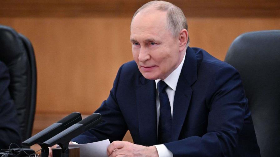 Putin sólo negociará con Zelenski en Moscú y descarta tropas de paz en Ucrania Putin sólo negociará con Zelenski en Moscú y descarta tropas de paz en Ucrania