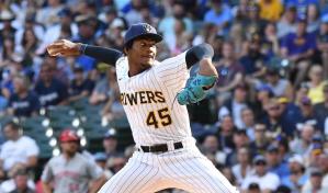 Cerveceros se imponen a Piratas 5-2; Abner Uribe se llevó el salvamento