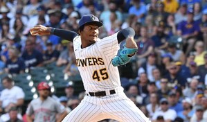 Abner Uribe se disculpa con sus compañeros por gesto en el terreno de juego