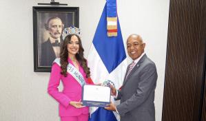 Miss Mundo Dominicana, Mayra Delgado, recibe cuatro reconocimientos en el City Hall de New Jersey