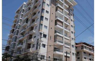 ¡Socorro!; una mujer salta de un tercer piso de un edificio en Piantini