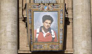 Miles de fieles celebran en el Vaticano la canonización de Carlo Acutis, el primer santo milenial