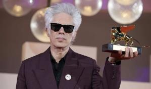 Jim Jarmusch sorprende en Venecia con el León de Oro por Father Mother Sister Brother