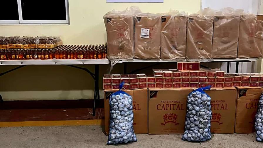 Ocupan bebidas adulteradas, cigarrillos de contrabando y medicamentos en Santiago