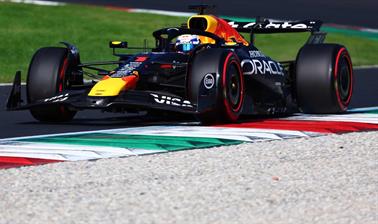 Max Verstappen reina en el caos y logra la pole en Aserbaiyán