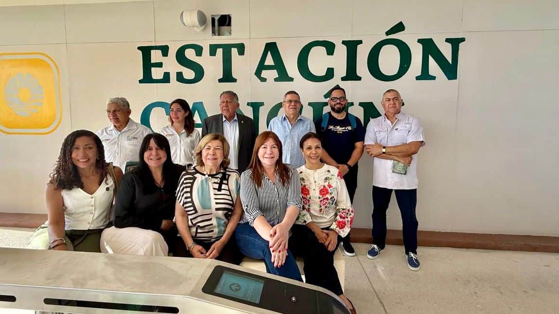 Durante la visita al Tren Maya.
