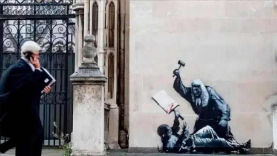 Banksy vuelve a Londres con una pintura ante el edificio del Tribunal de Justicia
