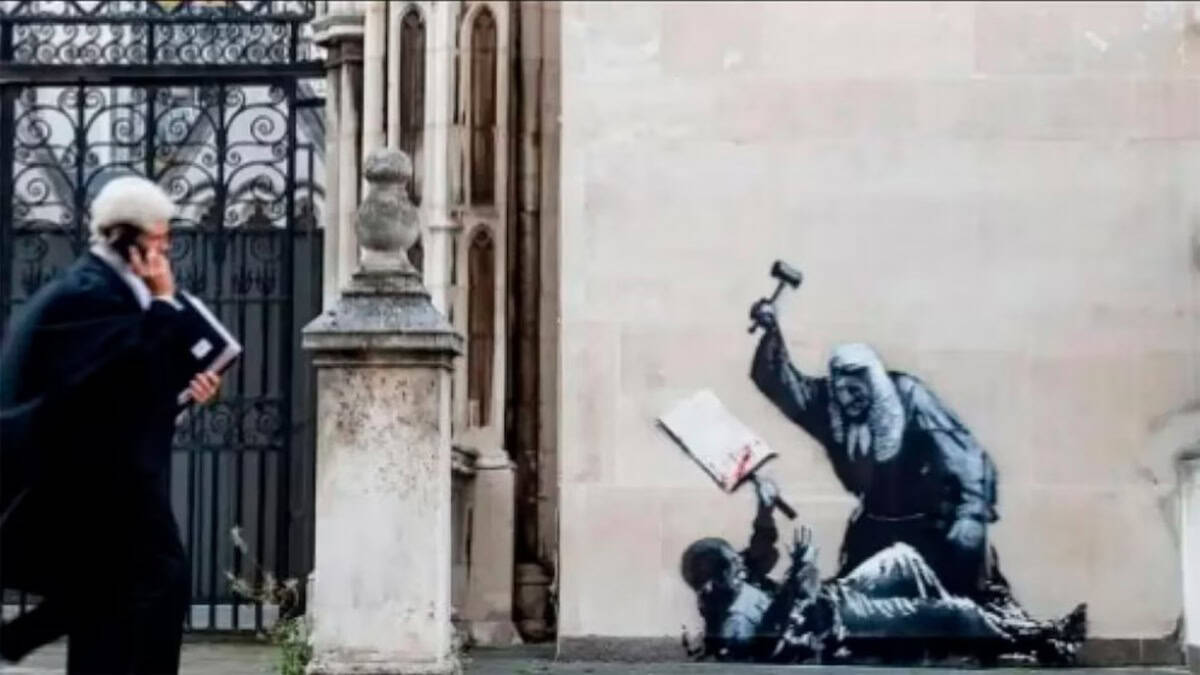 Banksy vuelve a Londres con una pintura ante el edificio del Tribunal de Justicia