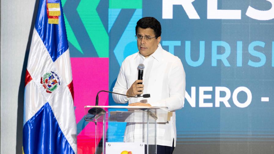 Collado anuncia que publicará el plan de ordenamiento territorial de Verón "en menos de 60 días" Collado anuncia que publicará el plan de ordenamiento territorial de Verón "en menos de 60 días"
