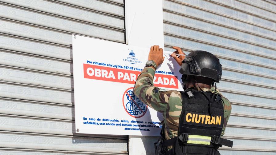 Mived paraliza plazas y naves en el Gran Santo Domingo por incumplir normas de seguridad y permisos Mived paraliza plazas y naves en el Gran Santo Domingo por incumplir normas de seguridad y permisos
