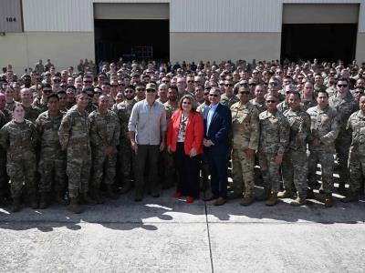Pete Hegseth visita buque militar en polémico operativo