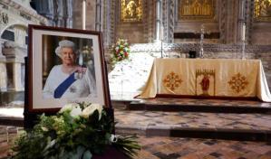 Familia real honra a Isabel II en el tercer aniversario de su muerte con flores y visitas