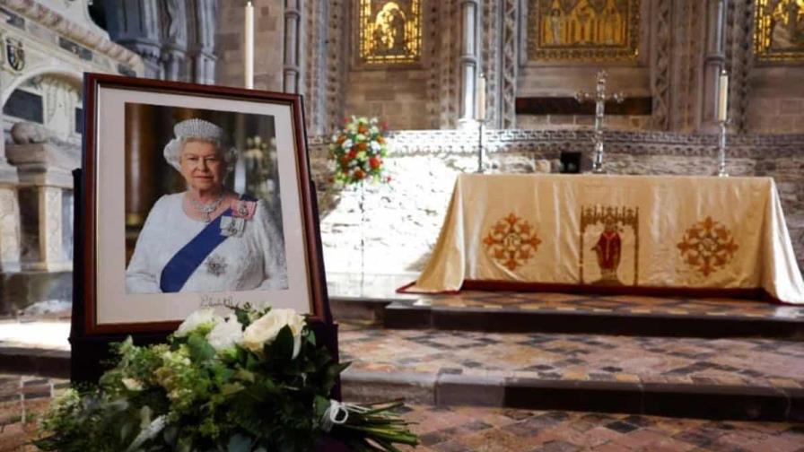 Familia real honra a Isabel II en el tercer aniversario de su muerte con flores y visitas