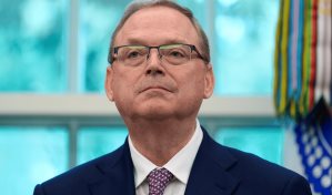 Asesor económico de Trump asegura que la Fed debe ser completamente independiente