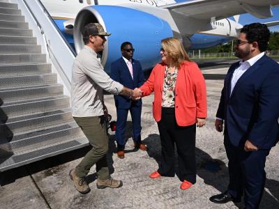 Secretario de Guerra de EE. UU. visita Puerto Rico