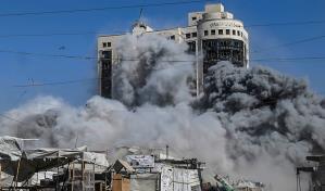 Israel ataca otro rascacielos en la ciudad de Gaza: Cogí lo que llevaba puesto y salí