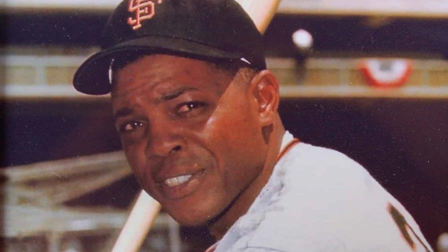 Willie Mays hizo sentir el poder de su bate Willie Mays hizo sentir el poder de su bate