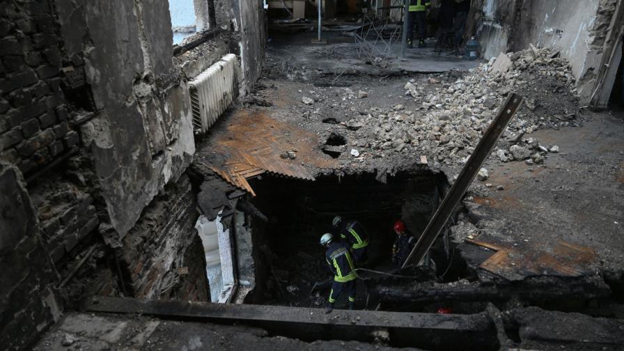 Al menos 23 muertos en un ataque ruso contra un pueblo al este de Ucrania, seg&uacute;n Zelenski