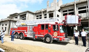 Estaci&oacute;n de bomberos de Santiago fue detenida de nuevo; ahora por problemas de terreno