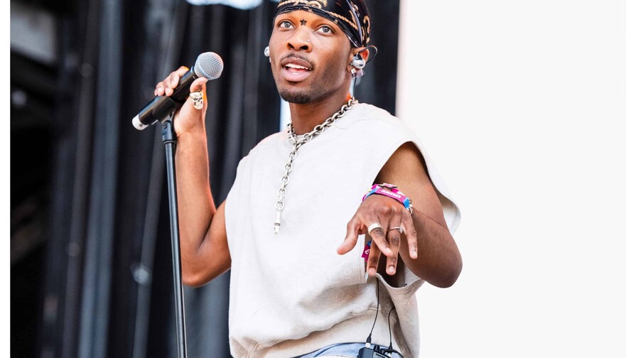 Hallan pornograf&iacute;a infantil en tel&eacute;fono de cantante D4vd, sospechoso de la muerte de Celeste Rivas