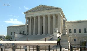 Corte Suprema de EE. UU.  reautoriza las redadas antimigrantes en Los Angeles