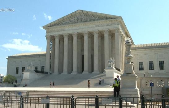 Gobierno de Trump pide a la Corte Suprema permitir deportaciones r&aacute;pidas a terceros pa&iacute;ses