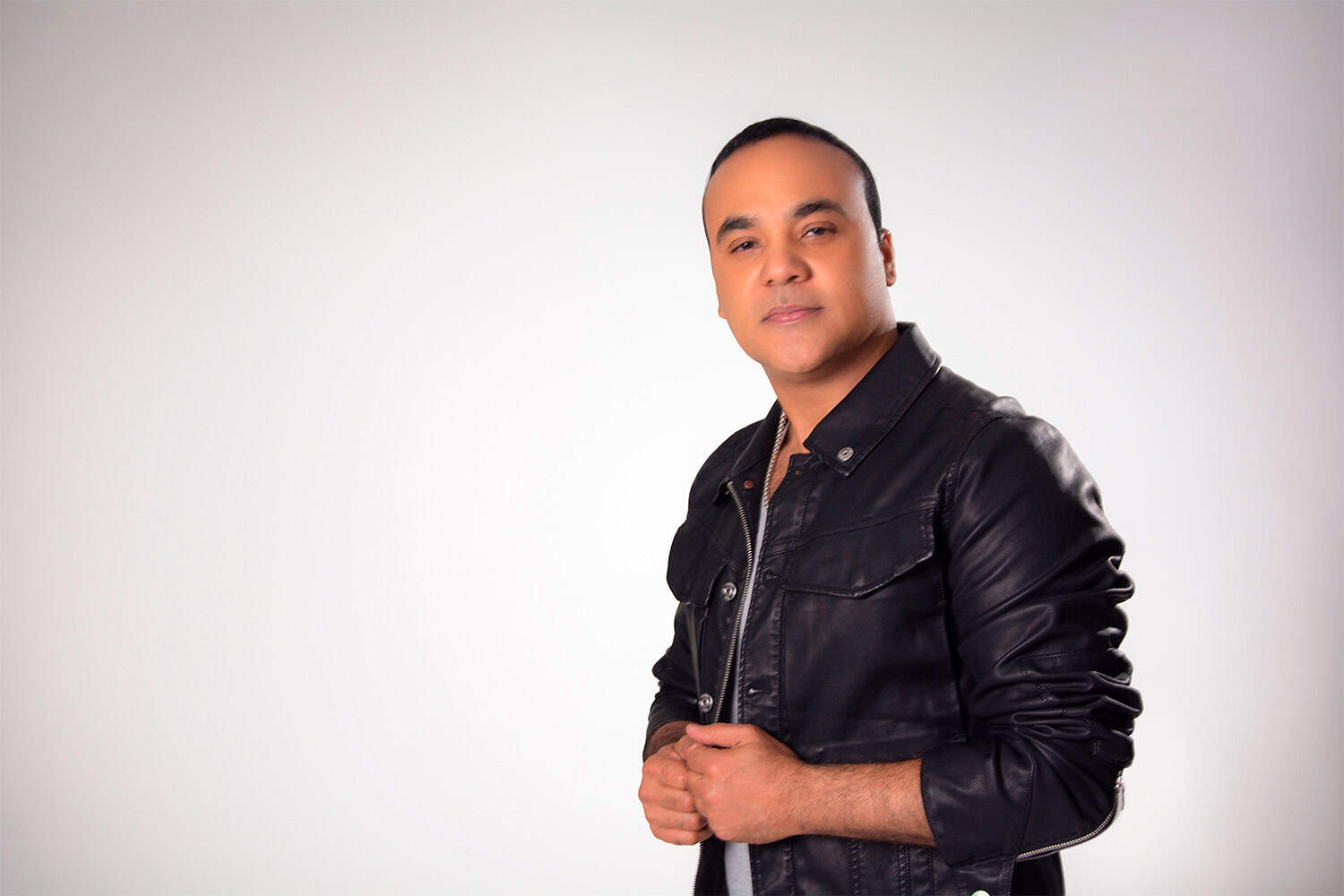 "El amor tuvo la culpa" coloca a Zacar&iacute;as Ferreira en los listados de YouTube Music y Monitor Latino