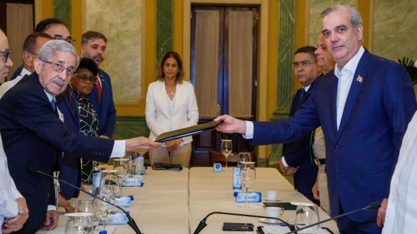 Informe del CES incluye propuesta para regular mano de obra extranjera