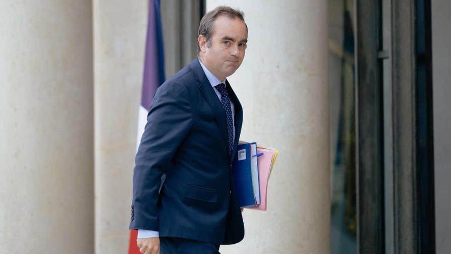 Macron nombra primer ministro al titular de Defensa, S&eacute;bastien Lecornu