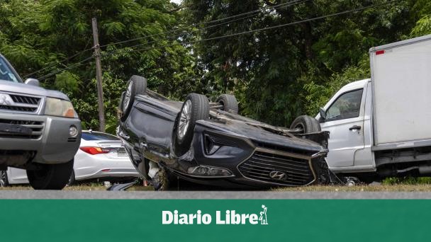 Se vuelca carro en Av. Buenaventura Freites del DN