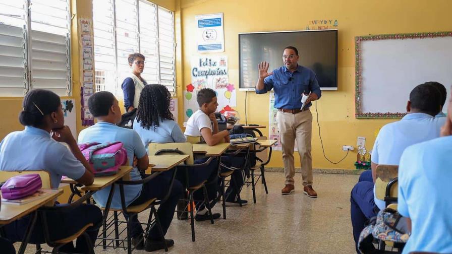 Defensor del Pueblo imparte docencia de derechos y deberes en las escuelas públicas Defensor del Pueblo imparte docencia de derechos y deberes en las escuelas públicas