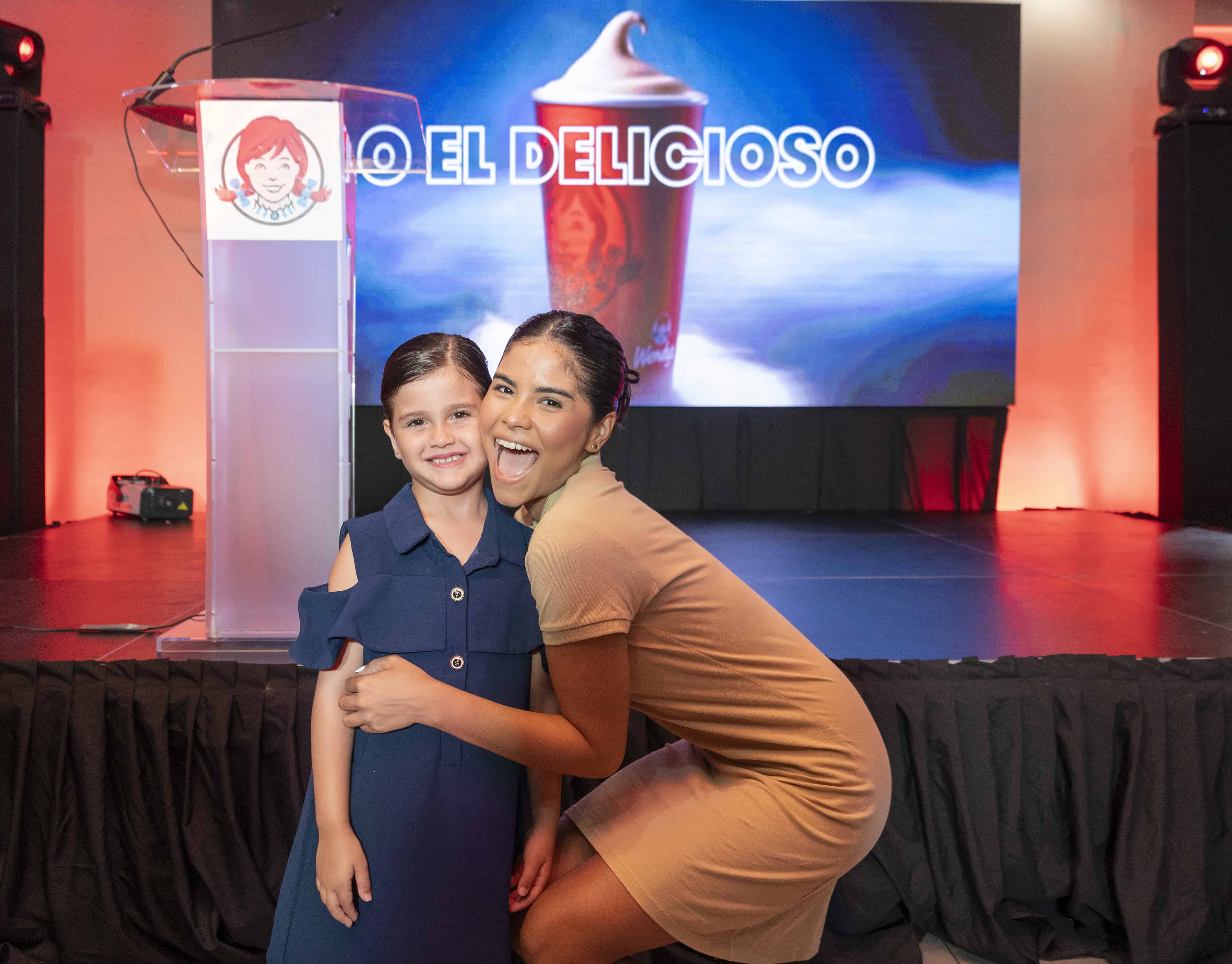 Míaa Khan y Orianna Khan.