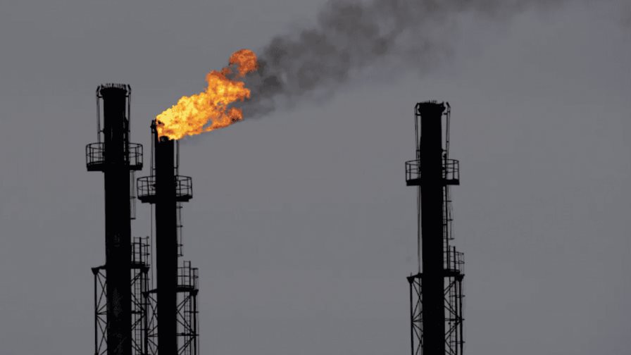 Las emisiones de 180 empresas de combustibles fósiles intensificaron 200 olas de calor