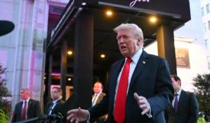 No es mi firma, dice Trump sobre carta de cumpleaños de Epstein