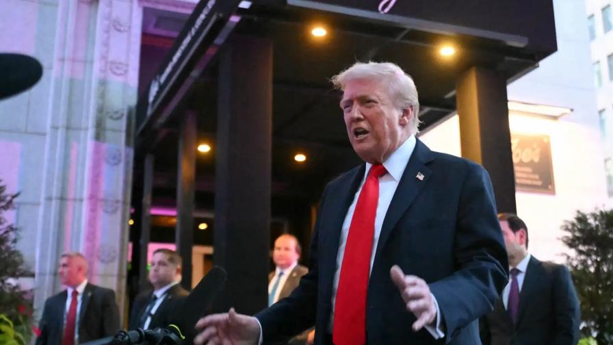 No es mi firma, dice Trump sobre carta de cumplea&ntilde;os de Epstein