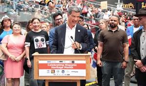 El dominicano Ydanis Rodr&iacute;guez deja el Departamento de Transporte de NY y da paso a Mike Flynn