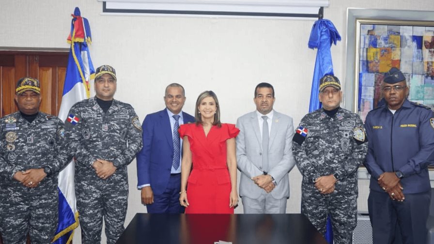 Fiscal Rosalba Ramos se reúne con autoridades para coordinar acciones para la seguridad ciudadana Fiscal Rosalba Ramos se reúne con autoridades para coordinar acciones para la seguridad ciudadana