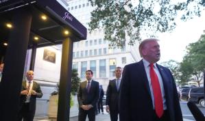 Trump sale a cenar y a jugar billar para promover la toma federal de Washington